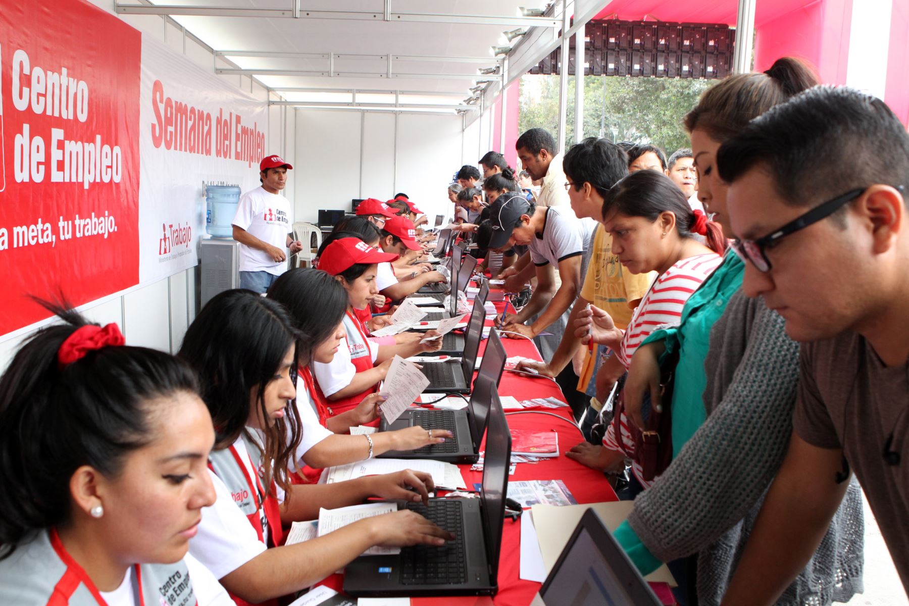 Cada vez más lejos del ideal