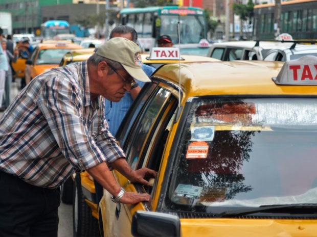 TAXIS: MÁS BUROCRACIA, MENOS EFICIENCIA