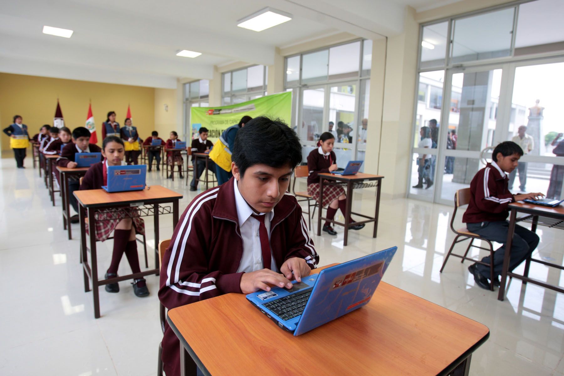 LA TECNOLOGÍA Y LA EDUCACIÓN VAN DE LA MANO