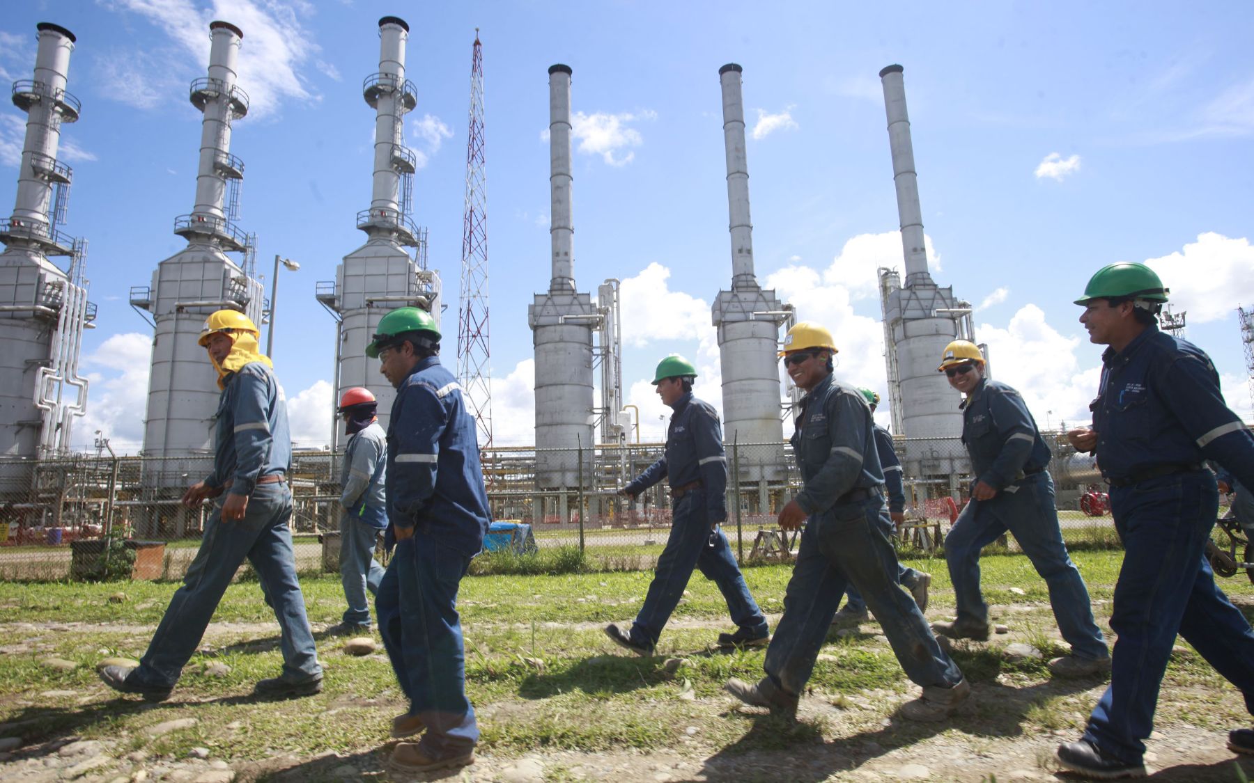 EJECUCIÓN DEL CANON EN GOBIERNOS LOCALES SOLO LLEGA AL 26.3% DEL PRESUPUESTO Y EN GOBIERNOS REGIONALES, AL 27.3%