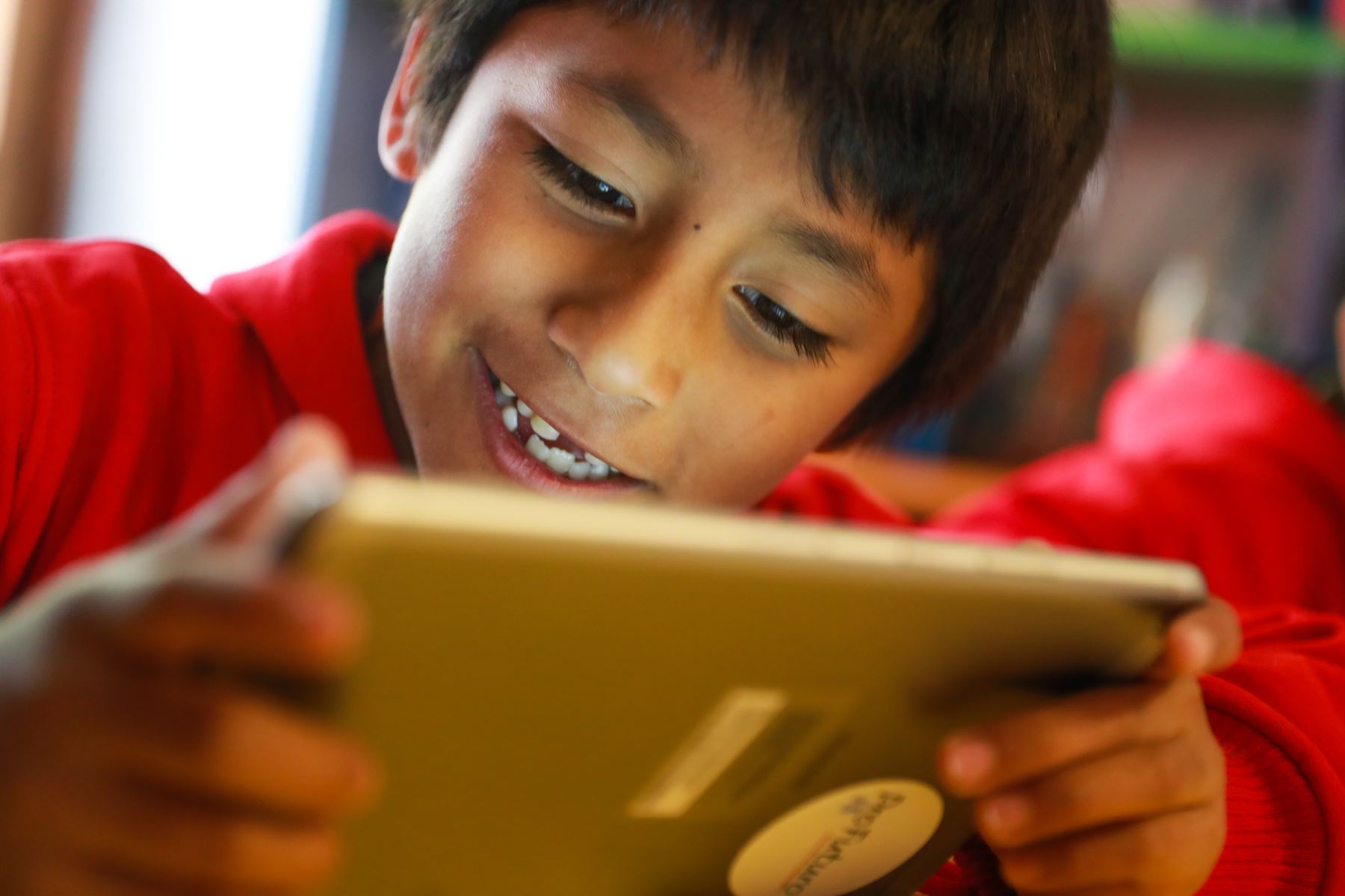 INVERSIÓN EN TECNOLOGÍA EDUCATIVA NO FIGURA EN LOS PLANES DE GOBIERNO DE LOS PRINCIPALES CANDIDATOS