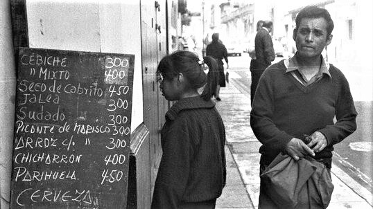 RESTRICCIÓN DE IMPORTACIONES = ESCASEZ E INFLACIÓN