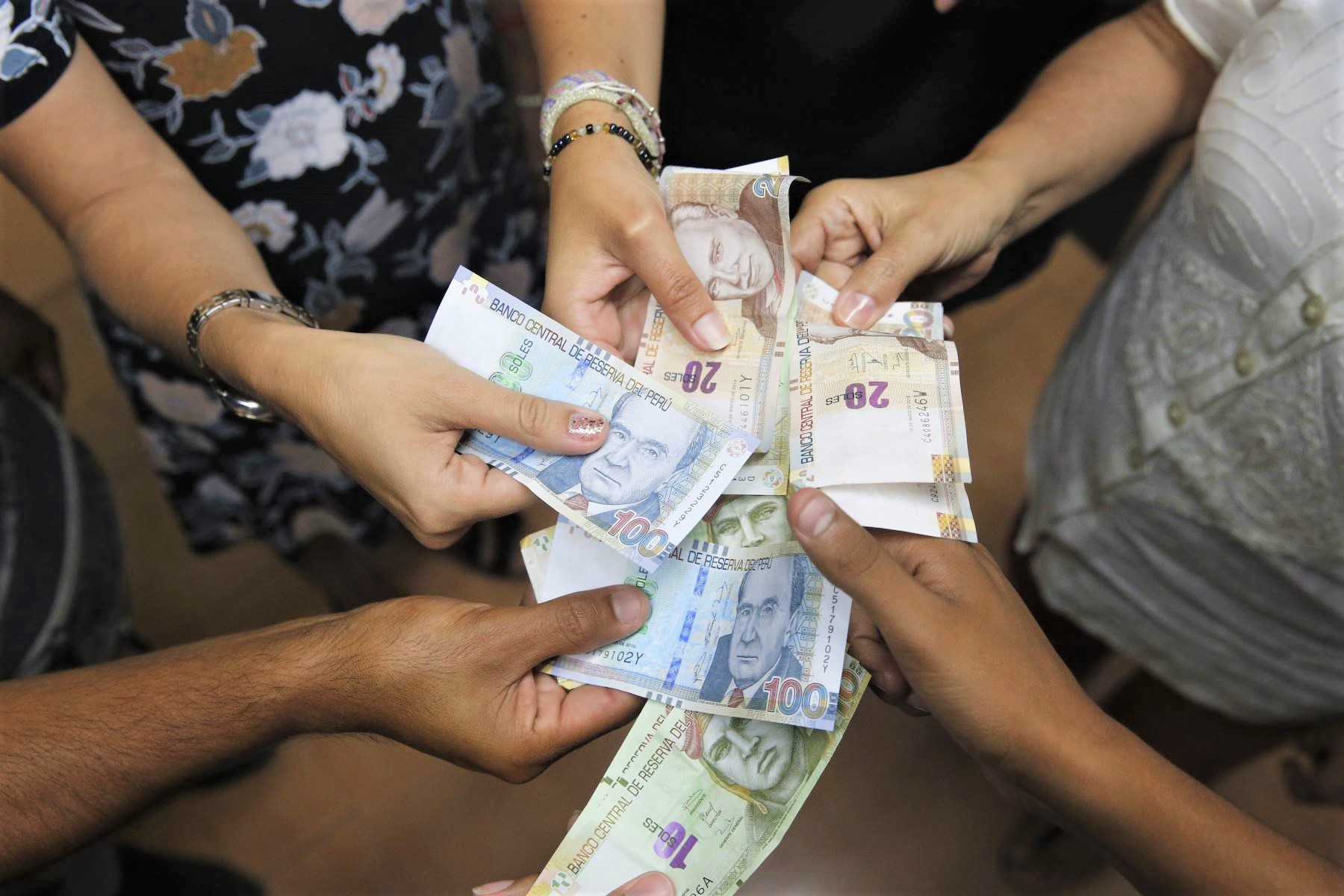 UN 58.4% DE TRABAJADORES RECIBIERON UN SALARIO PROMEDIO MENSUAL MENOR O IGUAL A LA REMUNERACIÓN MÍNIMA VITAL EL AÑO PASADO