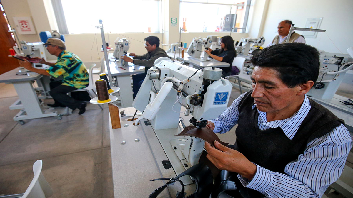 LA PEA OCUPADA EN LIMA METROPOLITANA EN EL TERCER TRIMESTRE DEL AÑO FUE UN 24.1% MÁS QUE EN 2020, PERO UN 5.5% MENOS RESPECTO DE 2019