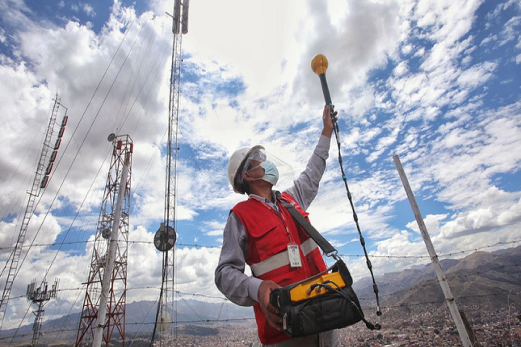 CUATRO DE LOS CINCO PROYECTOS DEL SECTOR TELECOMUNICACIONES DEL PNIC NO SUPERAN EL 30% DE AVANCE