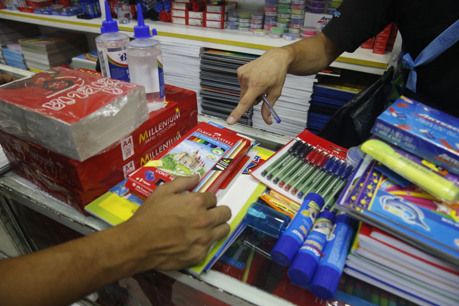 RECUPERACIÓN DIFERENCIADA EN LAS IMPORTACIONES: ÚTILES ESCOLARES Y DE ESCRITORIO CONTINÚAN A LA BAJA