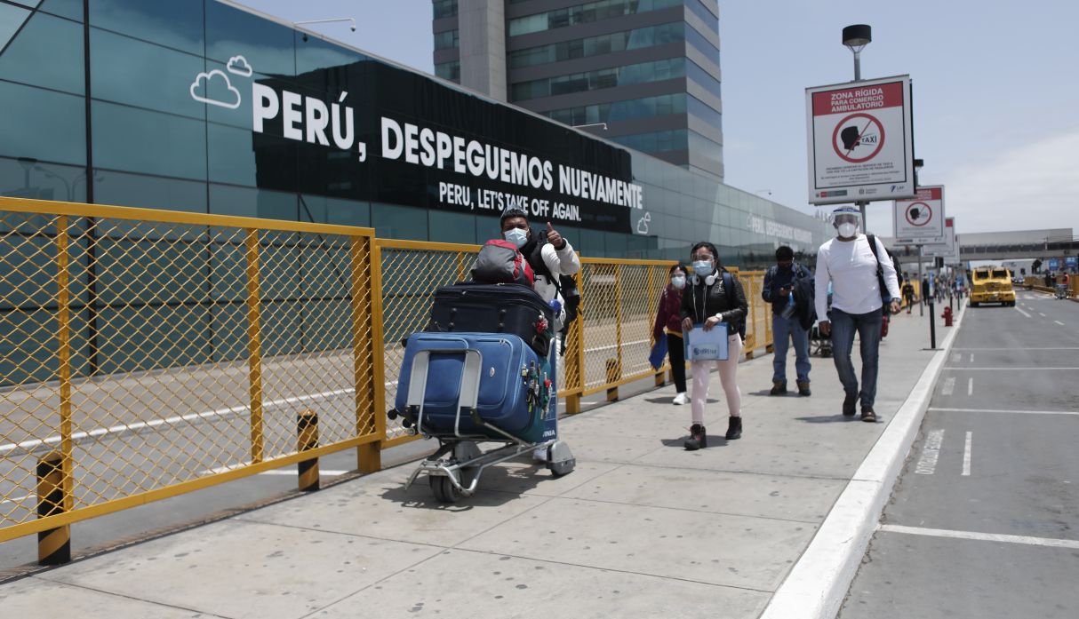 EL TRÁFICO DE PASAJEROS EN AEROPUERTOS DEL PERÚ EN 2021 FUE UN 54.5% MÁS QUE EN 2020