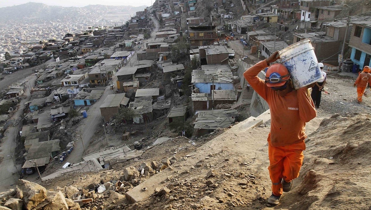 LOS DEPARTAMENTOS MÁS POBRES A NIVEL MULTIDIMENSIONAL Y SU AVANCE EN LA EJECUCIÓN DE INVERSIÓN PÚBLICA