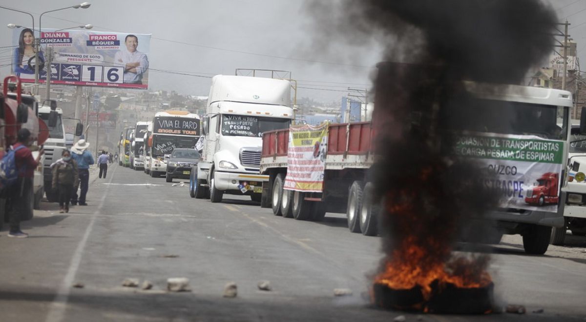 HUELGAS, PAROS Y CAOS EN EL PAÍS