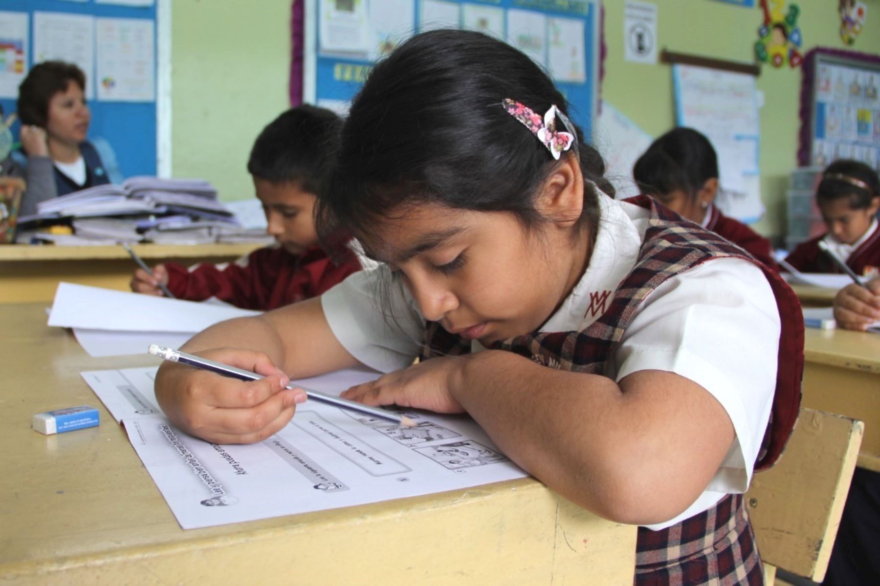 INICIO DEL AÑO ESCOLAR: ¿CÓMO SE HA VENIDO EJECUTANDO EL PRESUPUESTO PARA PROYECTOS DE LOGROS DE APRENDIZAJE DE ESTUDIANTES DE EDUCACIÓN BÁSICA REGULAR?