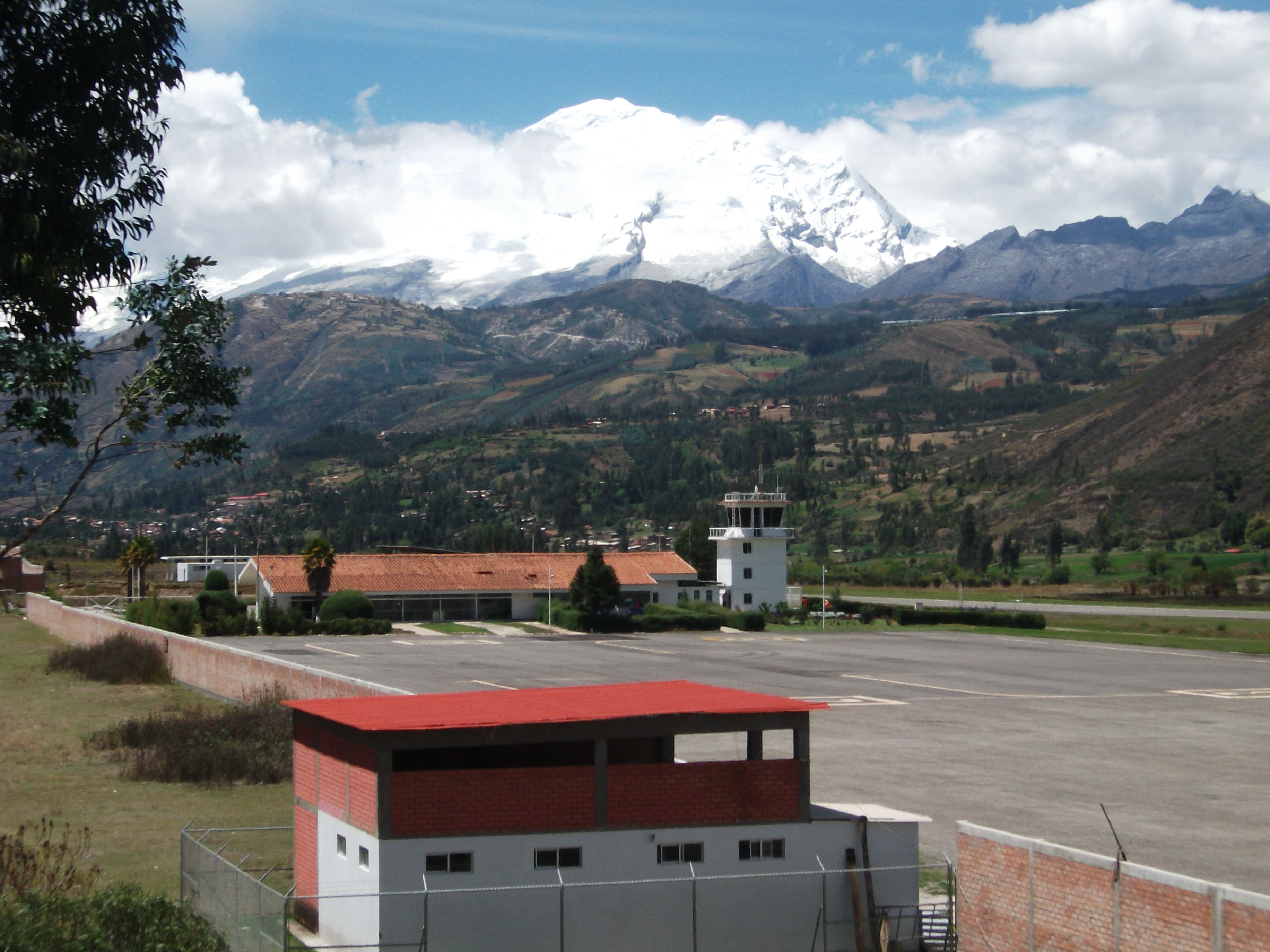 TURISMO EN ÁNCASH: APERTURA DE VUELOS COMERCIALES Y PROYECTOS ESTRATÉGICOS EN AGENDA