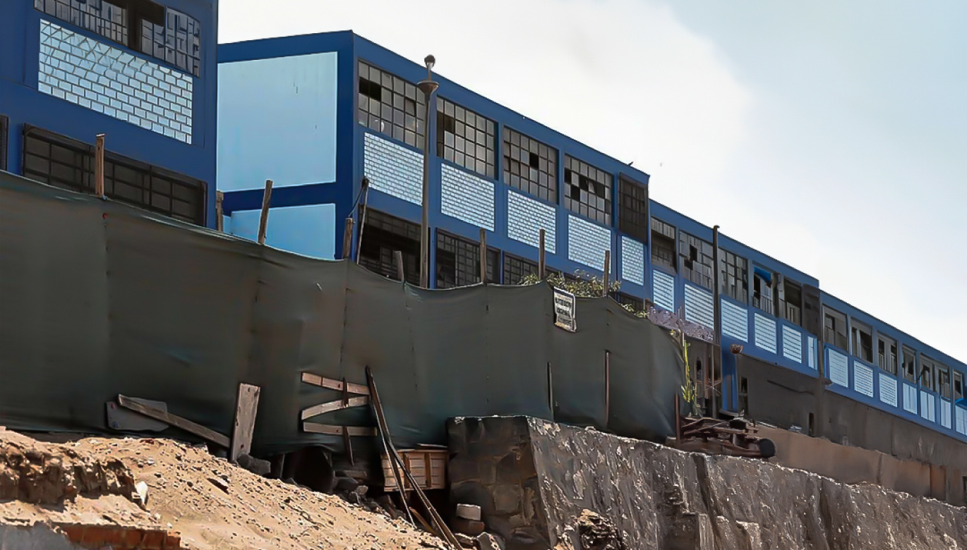 EL 55.9% DE LOS COLEGIOS EN PERÚ ESTÁN EN RIESGO DE COLAPSAR