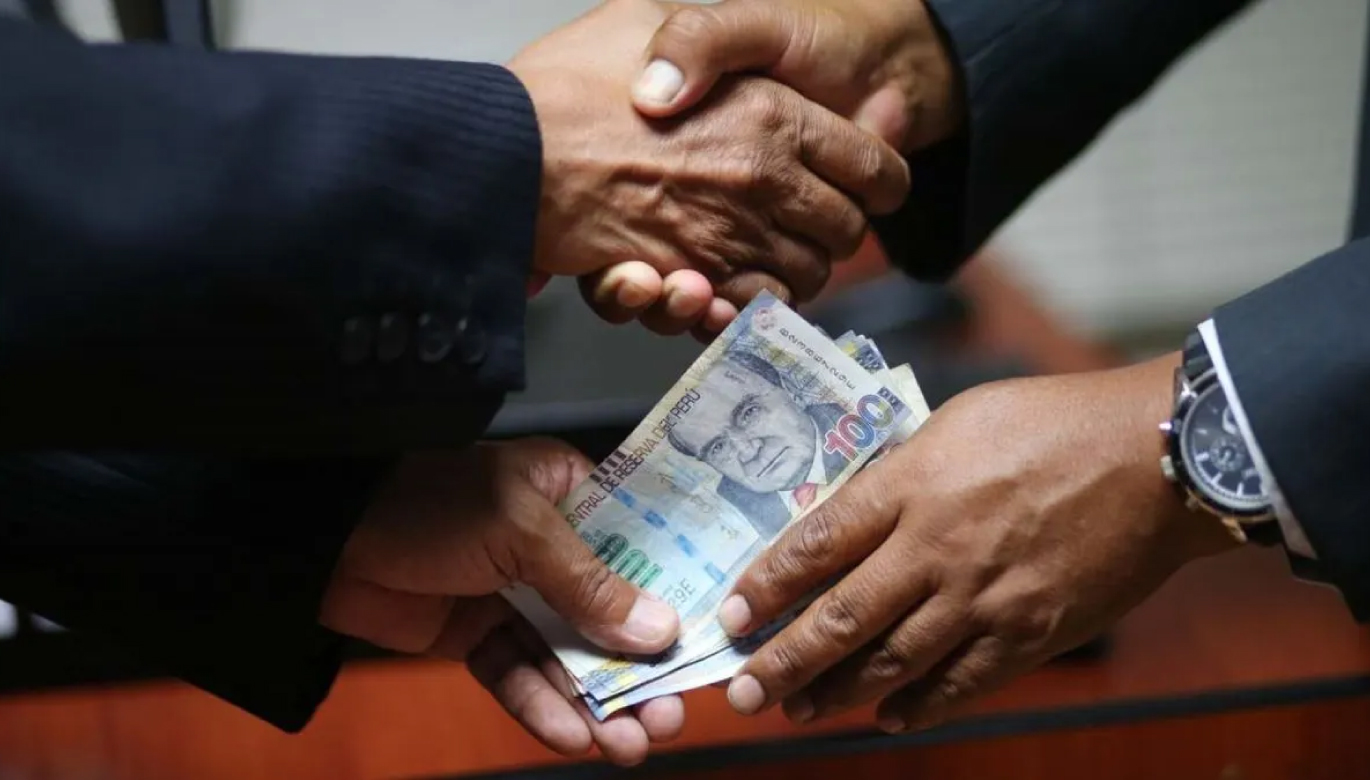 SE HABRÍA PERDIDO S/ 12.7 DE CADA S/ 100 DE GASTO PÚBLICO POR CORRUPCIÓN EN 2023