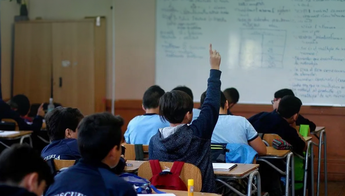 EDUCACIÓN PERUANA: BAJO RENDIMIENTO Y DESIGUALDADES DEPARTAMENTALES