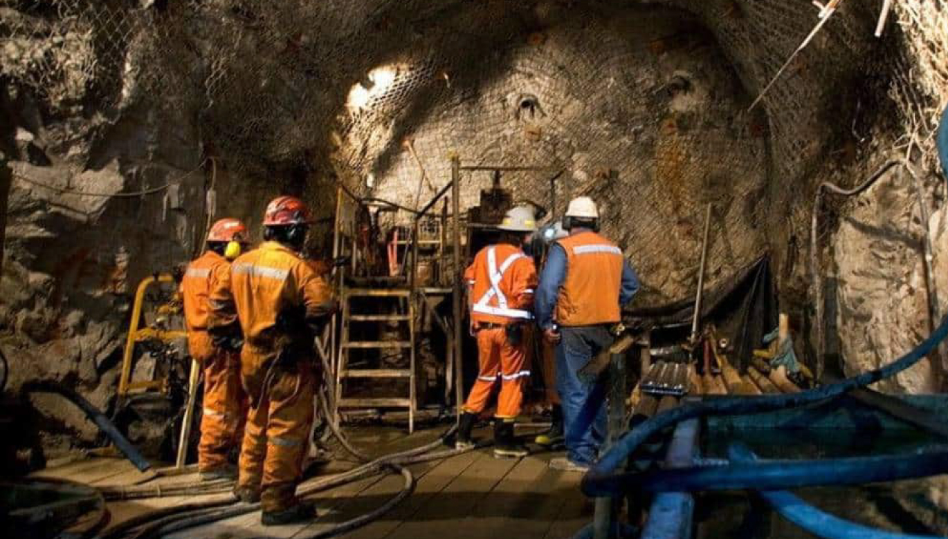 RESULTADOS Y DESAFÍOS DE LA MINERÍA EN EL PERÚ