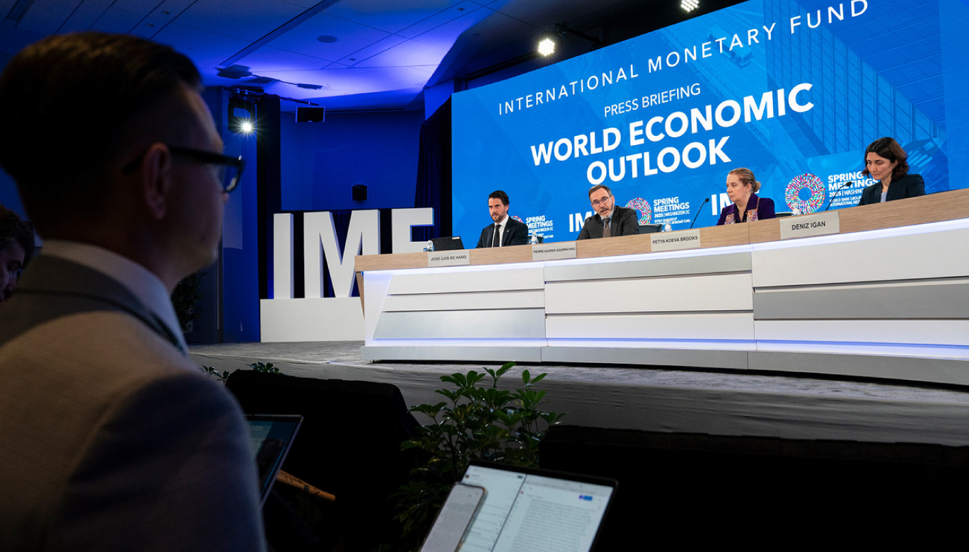 Crecimiento global 2025: resiliencia aparente y riesgos latentes